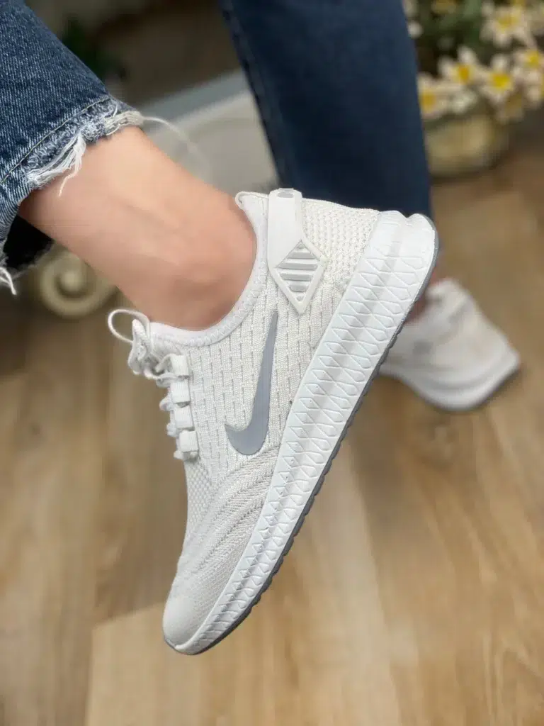 katooni joorabi zire pu nike sade 6