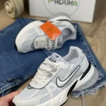 katooni zanane nike V2K chini 2
