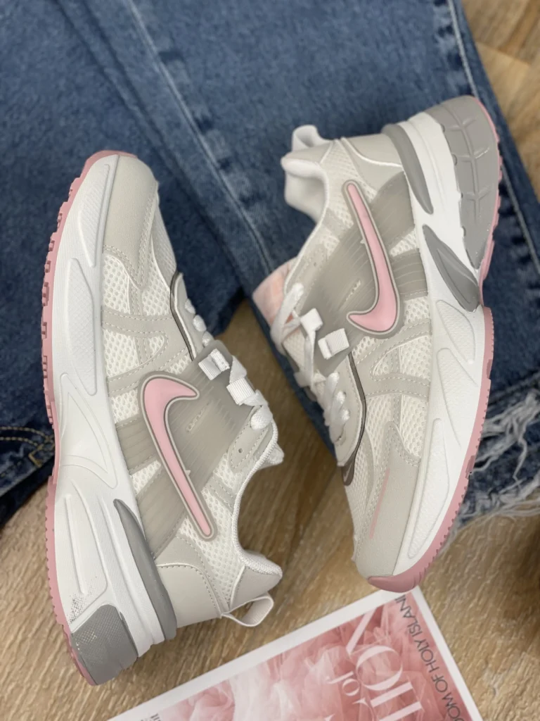 katooni zanane nike V2K chini 4