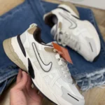 katooni zanane nike V2K chini 5