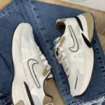 katooni zanane nike V2K chini 8