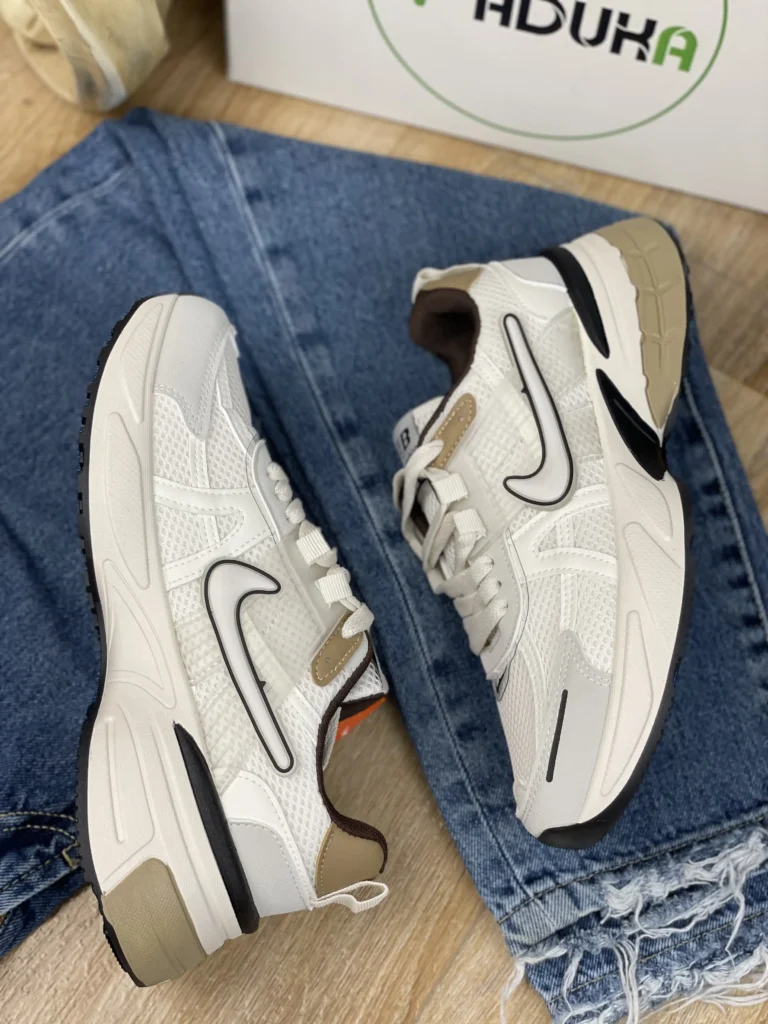 katooni zanane nike V2K chini 8
