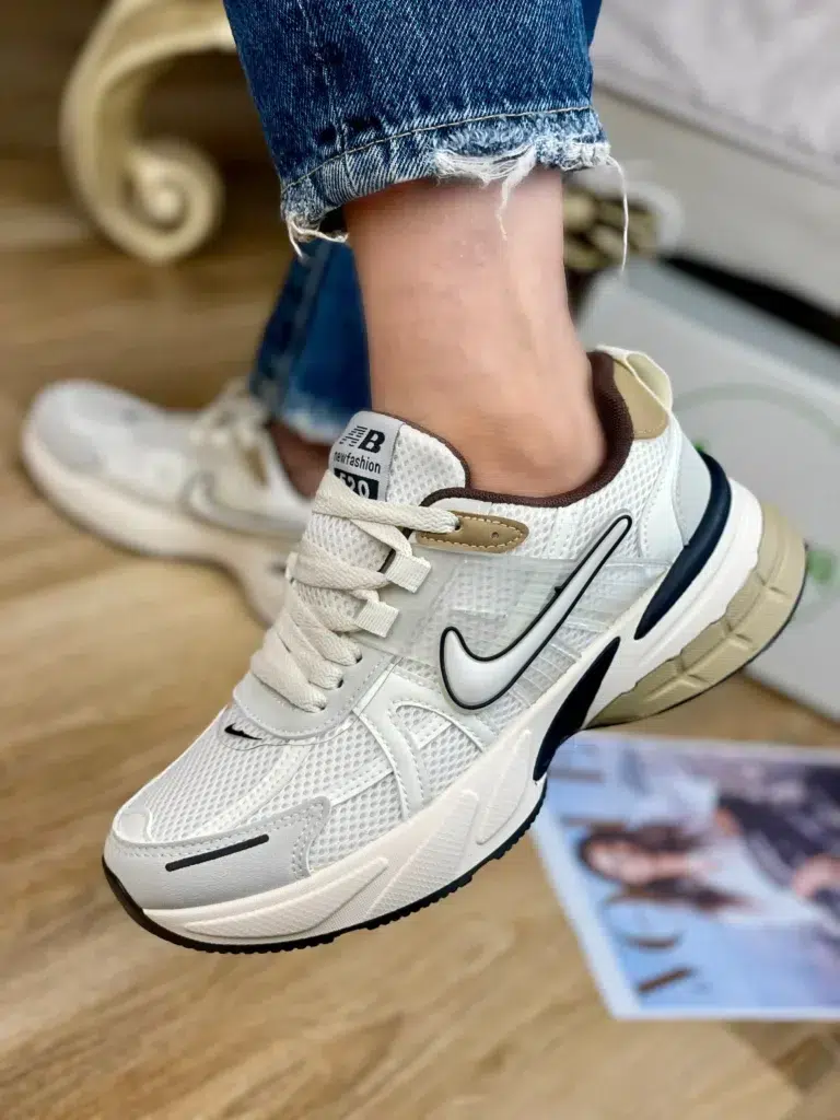 katooni zanane nike V2K chini 11