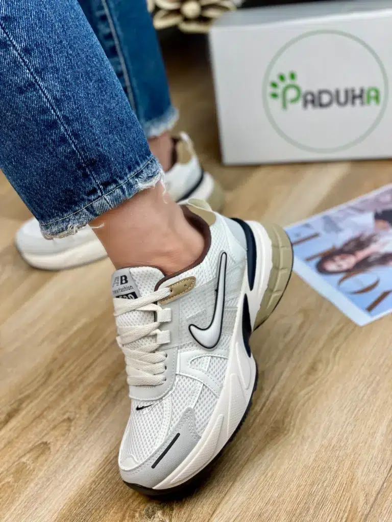 katooni zanane nike V2K chini 12