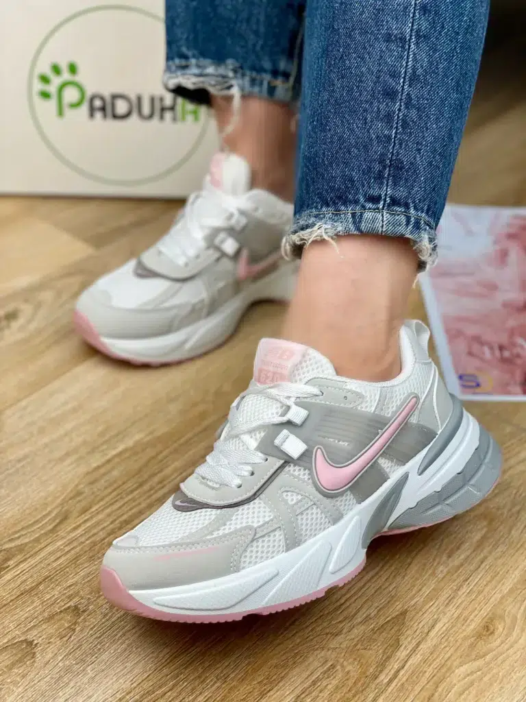 katooni zanane nike V2K chini 13