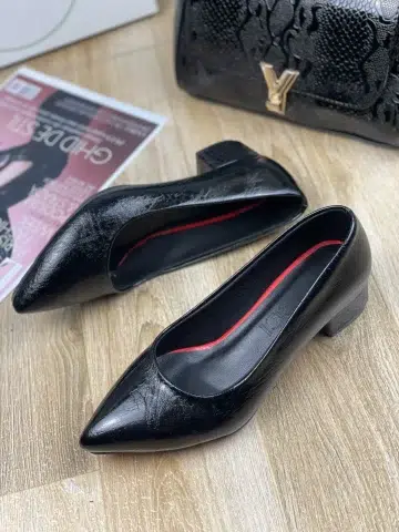 کفش زنانه مجلسی پاشنه 3 سانت ورنی چروک نوک تیز کد 23358